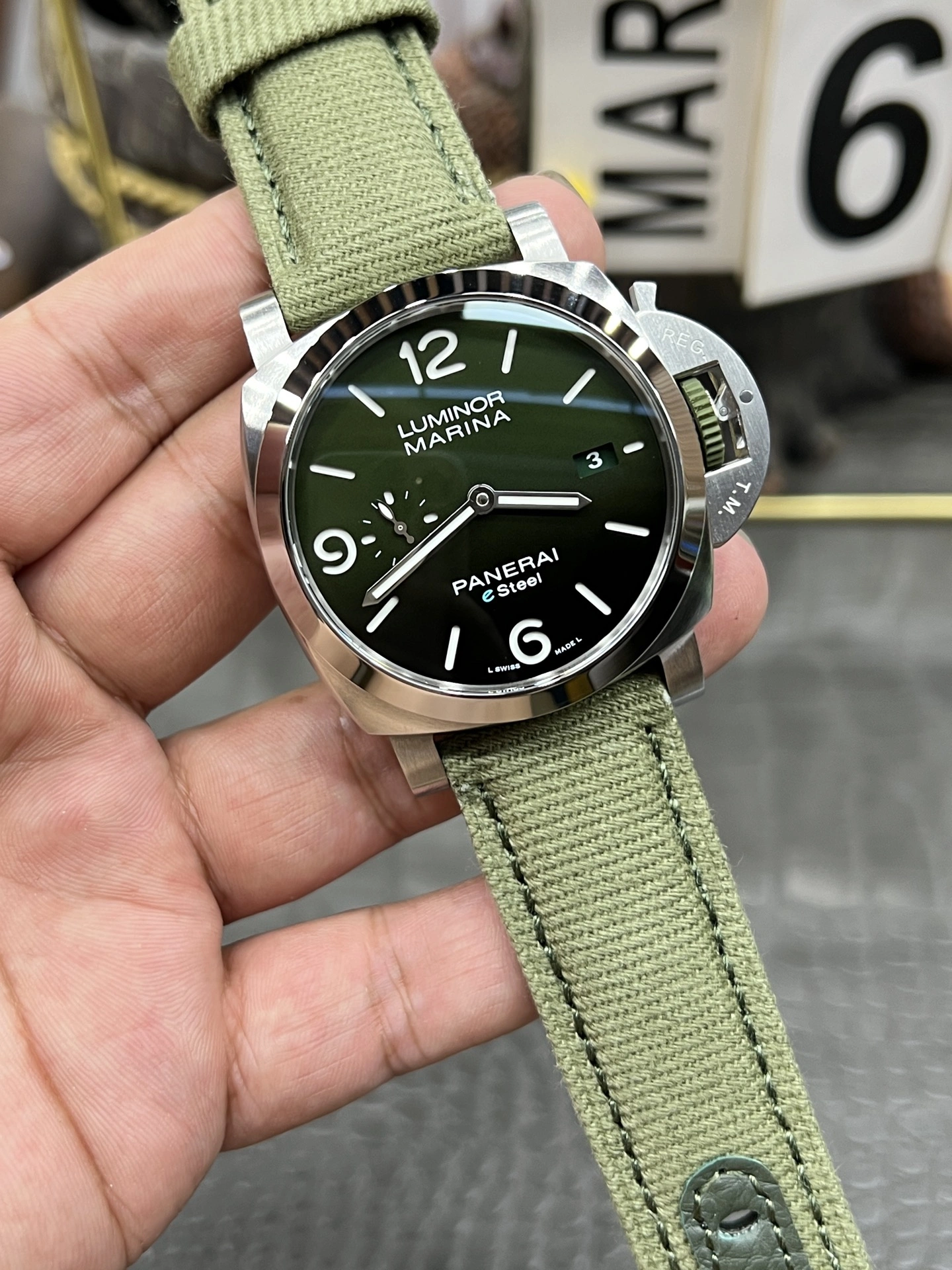 WellDesigned CBD Factory Panerai Luminor Marina 44mm “Verde Smeraldo”Emerald Green Vertical Gradient Sandwich Dial Green Canvas Strap (PAM01356) 1:1 Super Clone – DDP.9010 Movement 378